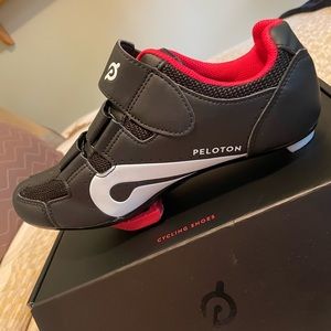 Peloton Stationary Bike Clip In Cleats. *Free* heart rate monitor & headphones